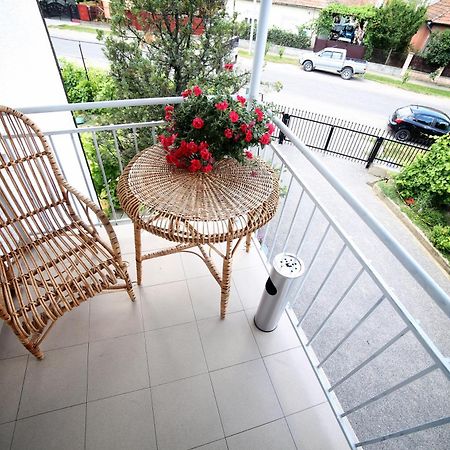 Villa Elena Yanoshi Exterior foto